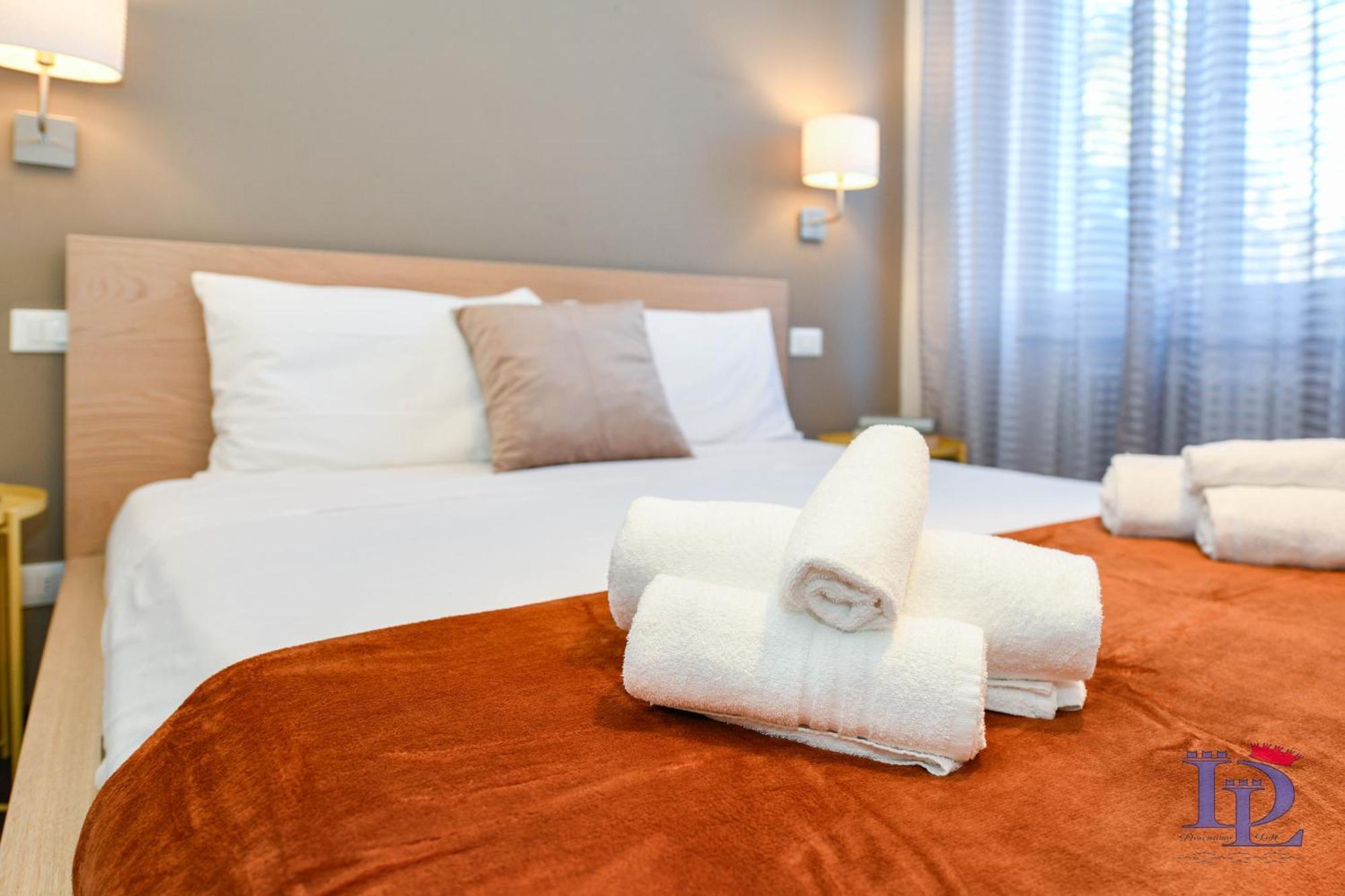 Desenzanoloft Official Partner Marriott Homes & Villas - A Casa Di Sara Family Apartment With Private Parking Desenzano del Garda Exterior photo